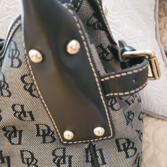 DOONEY AND BURKE BLACK LOGO MEDIUM LOCK SATCHEL BAG - Picture 11 of 12